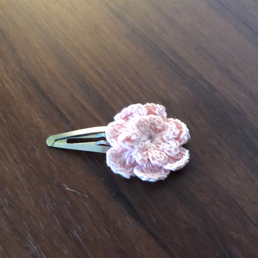 Crocheted hair clip
